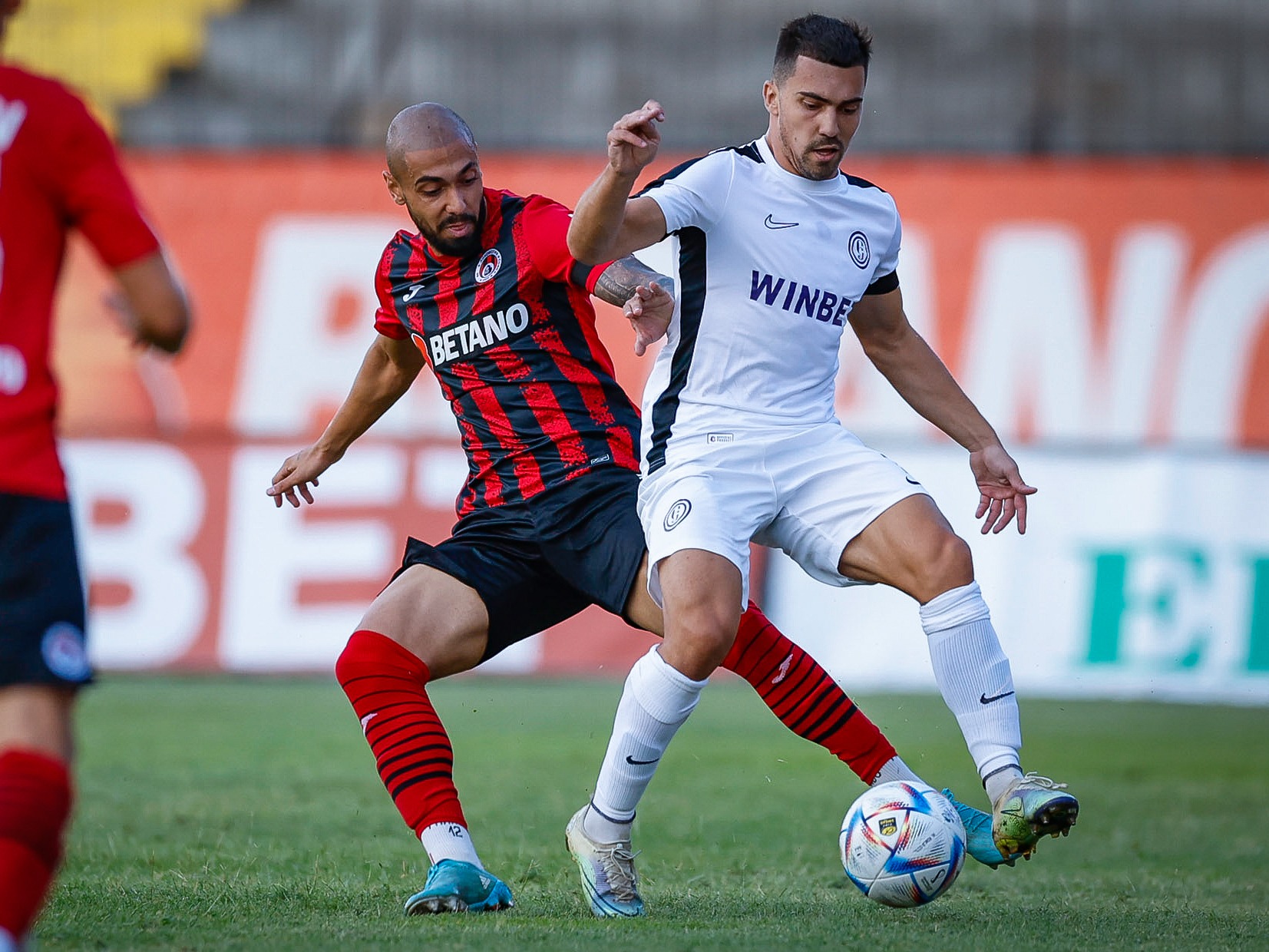 Красиви голове - Етър обърна Локомотив насред София (ВИДЕО)