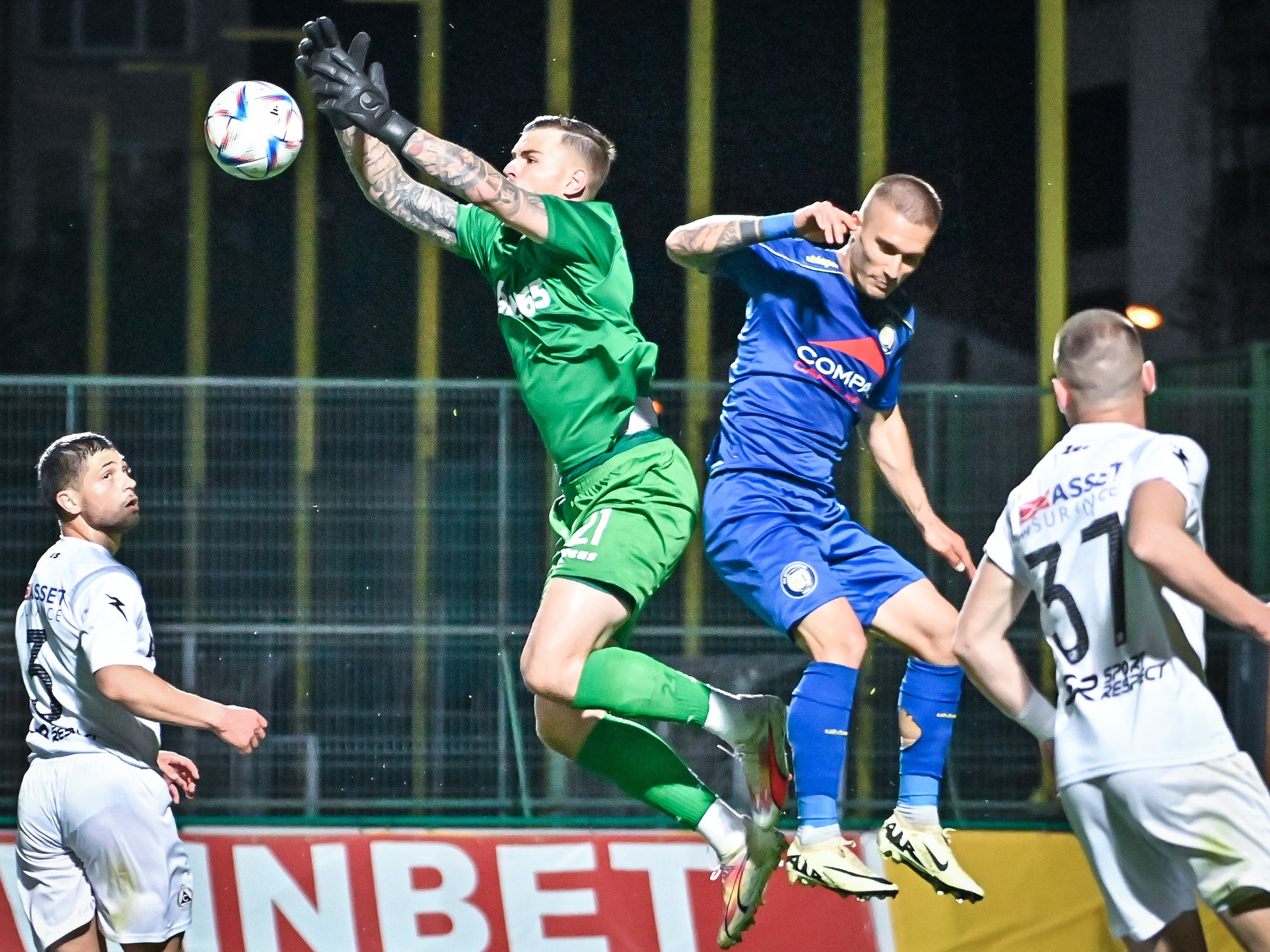 Крумовград влезе в топ 6, победи Славия, но и двата отбора чакат резултати от други мачове (ВИДЕО)