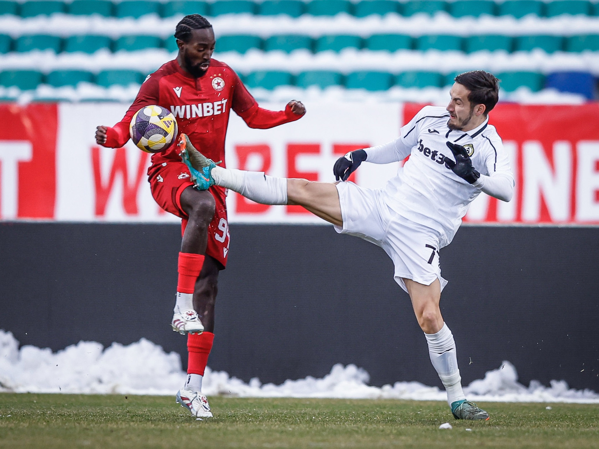ЦСКА пречупи Славия със страхотен гол на Пиедраита в столичното дерби (ВИДЕО)