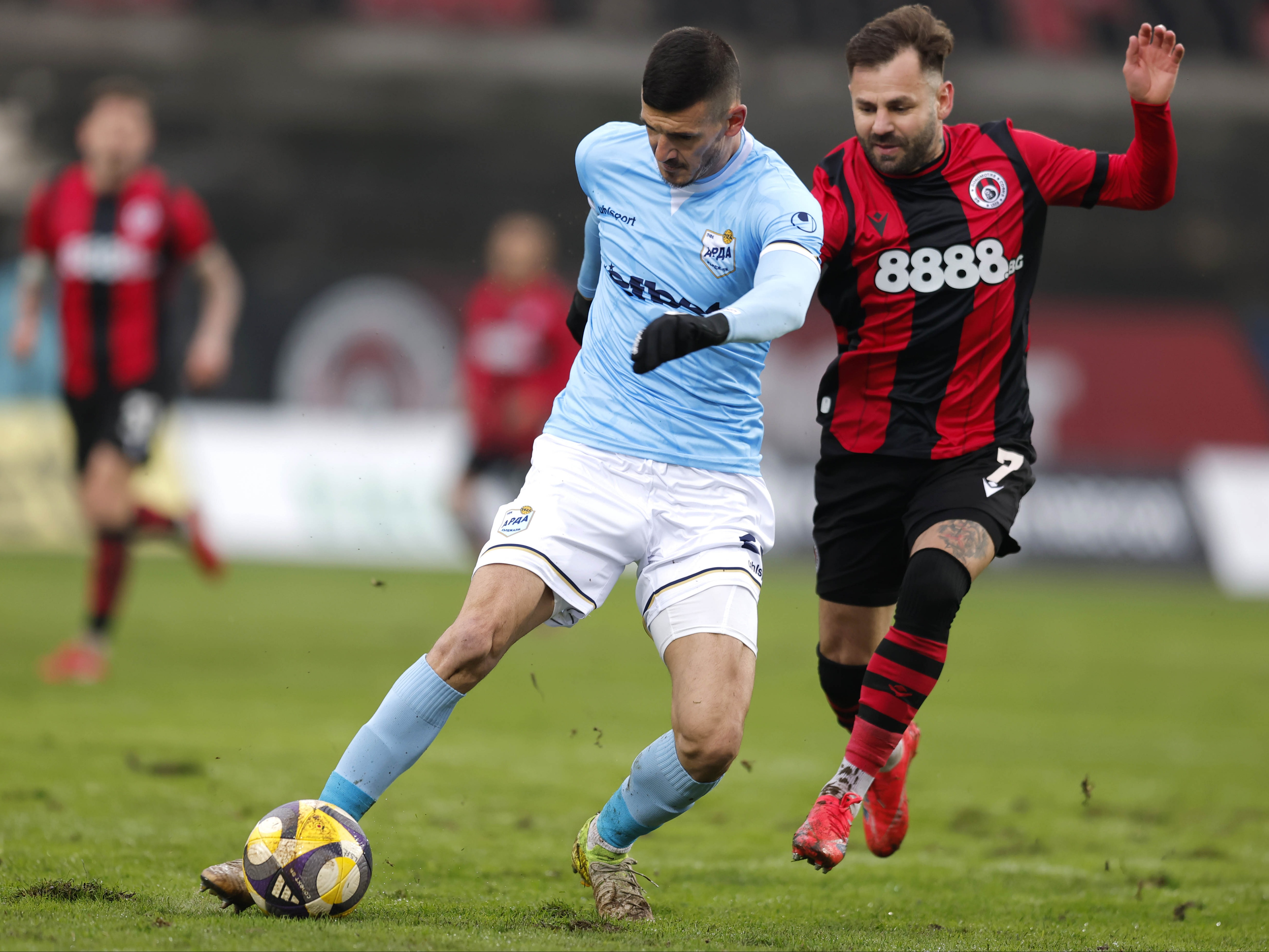 Локомотив София и Арда не успяха да си отбележат гол на тежкия терен в София (ВИДЕО)