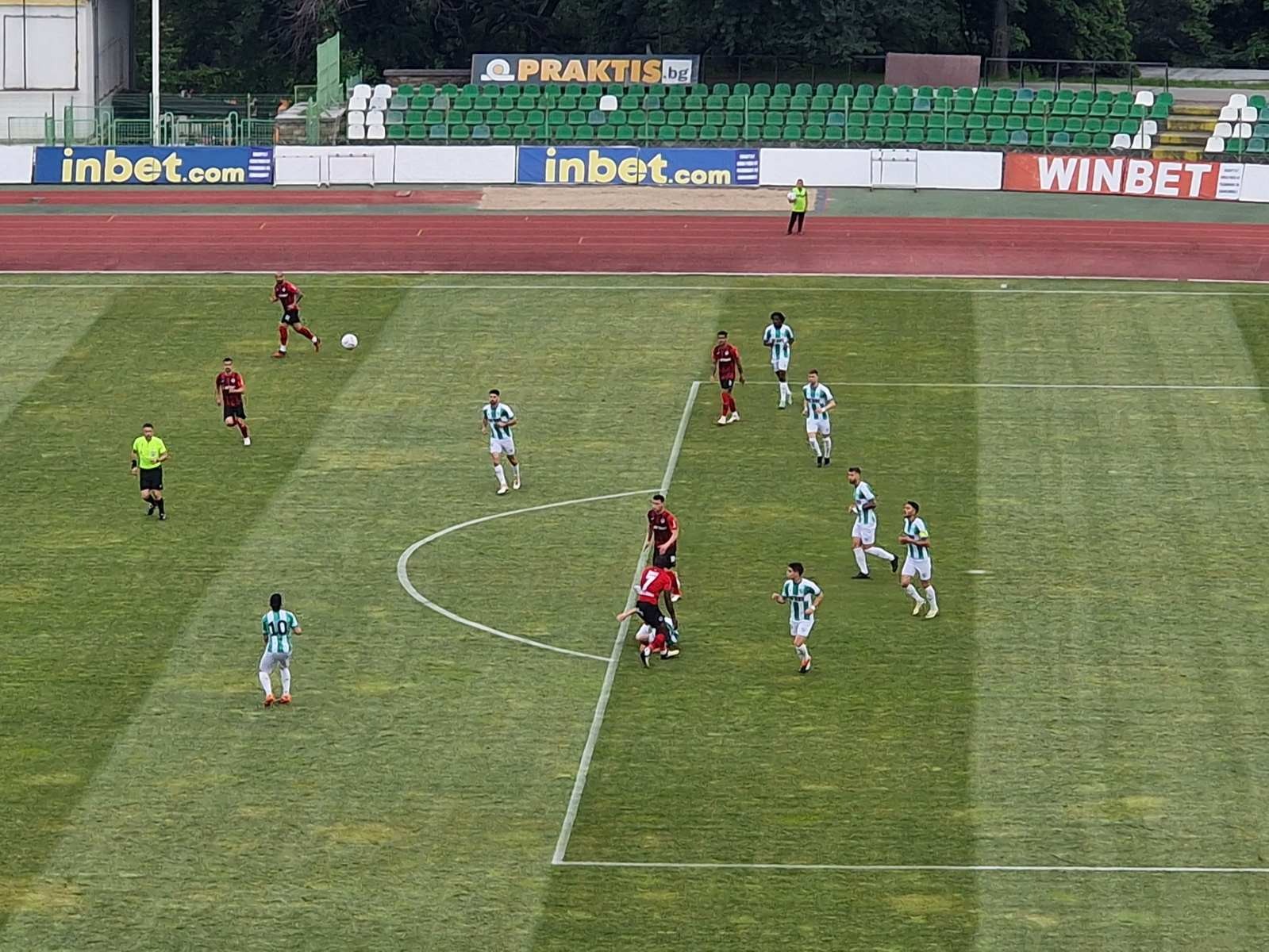 Локомотив София запази мястото си в efbet Лига след триумф над Берое (ВИДЕО)