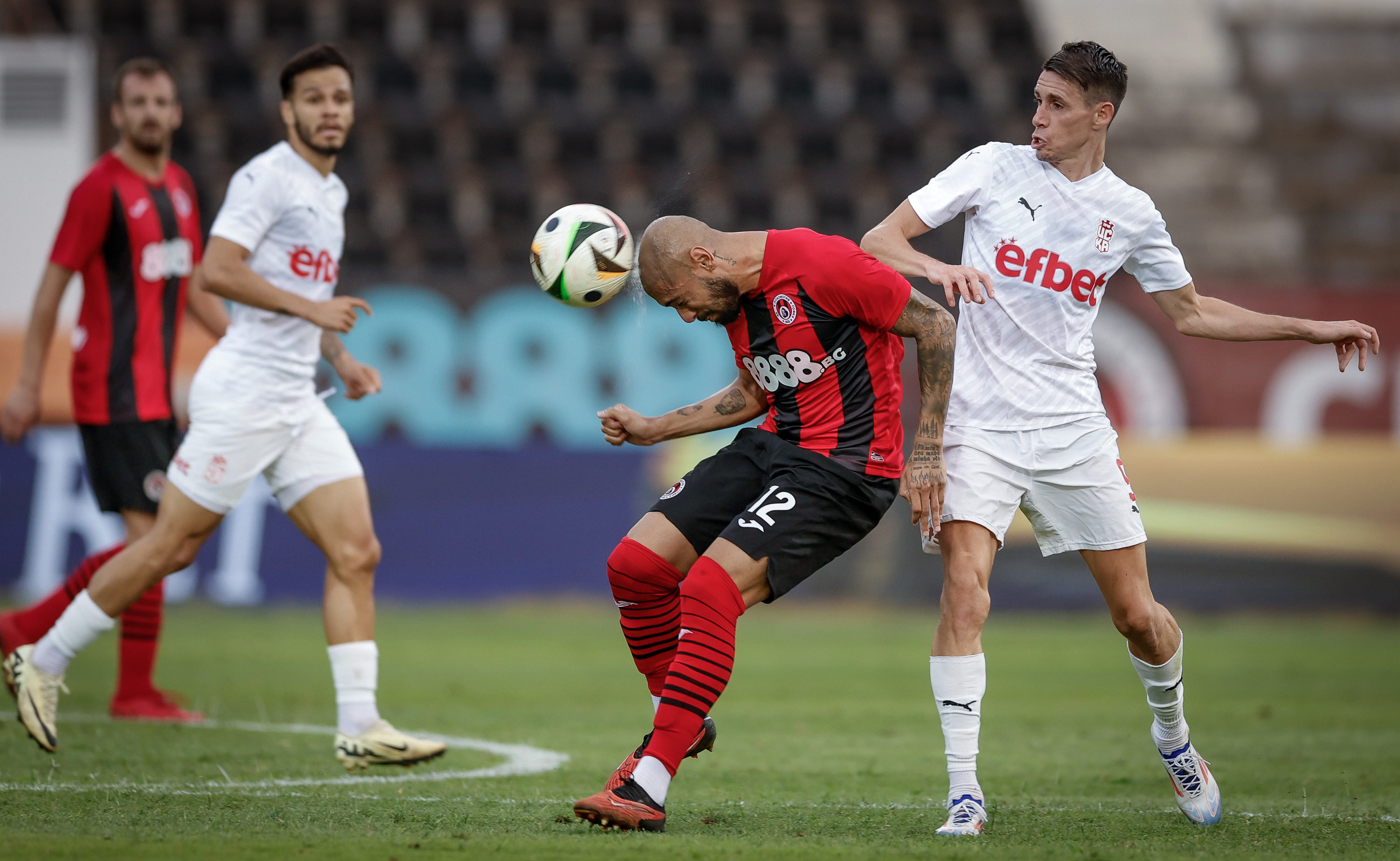 Локомотив София и ЦСКА 1948 не намериха пътя към гола (ВИДЕО)