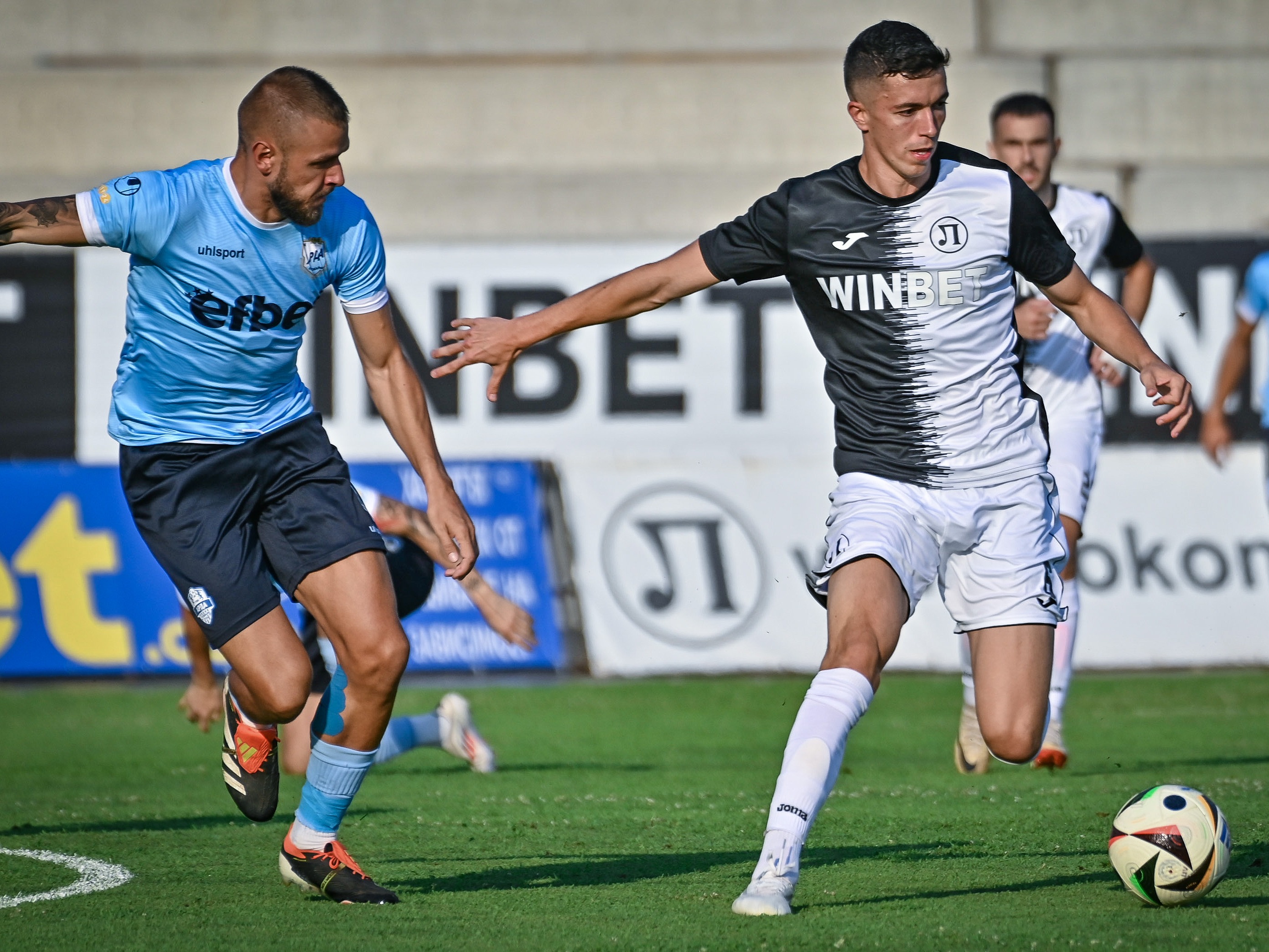 Отново повече червени картони, отколкото голове - Локомотив Пловдив надделя над Арда (ВИДЕО)