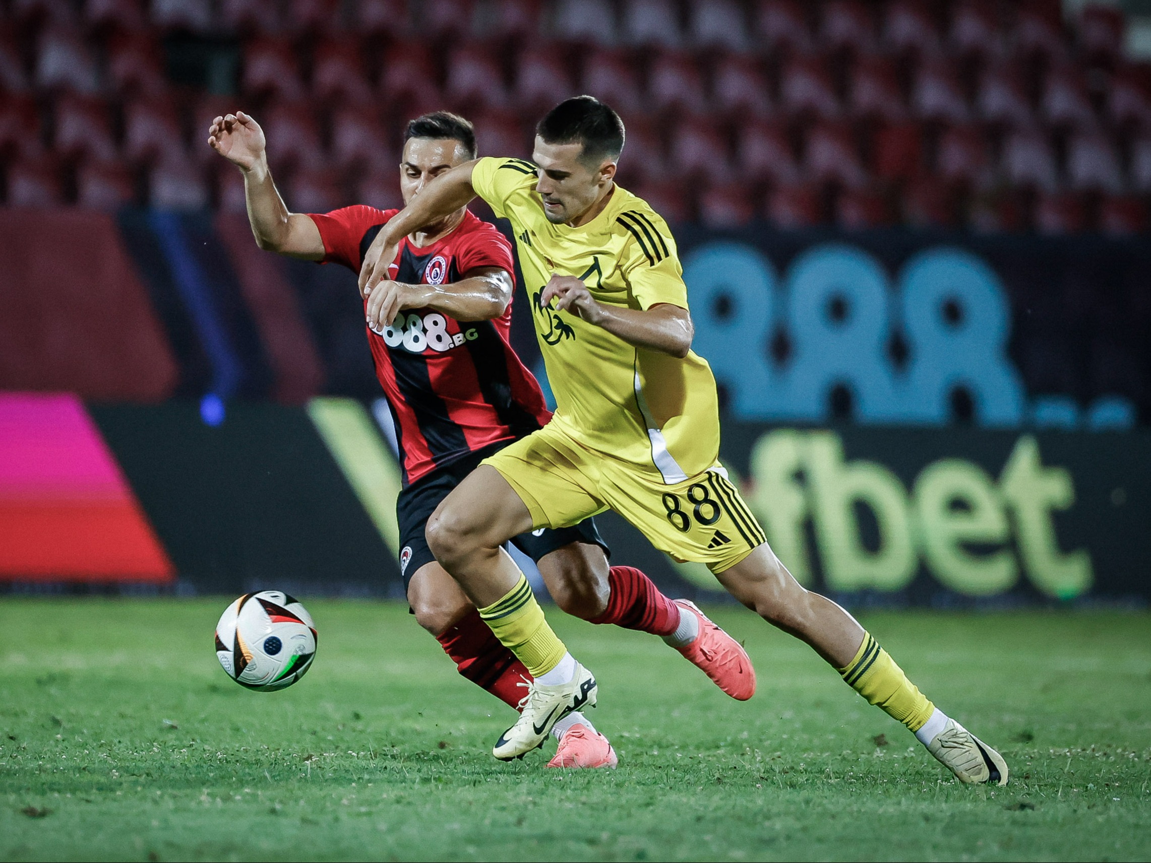 Левски отново вкара 6 на Локомотив София (ВИДЕО)