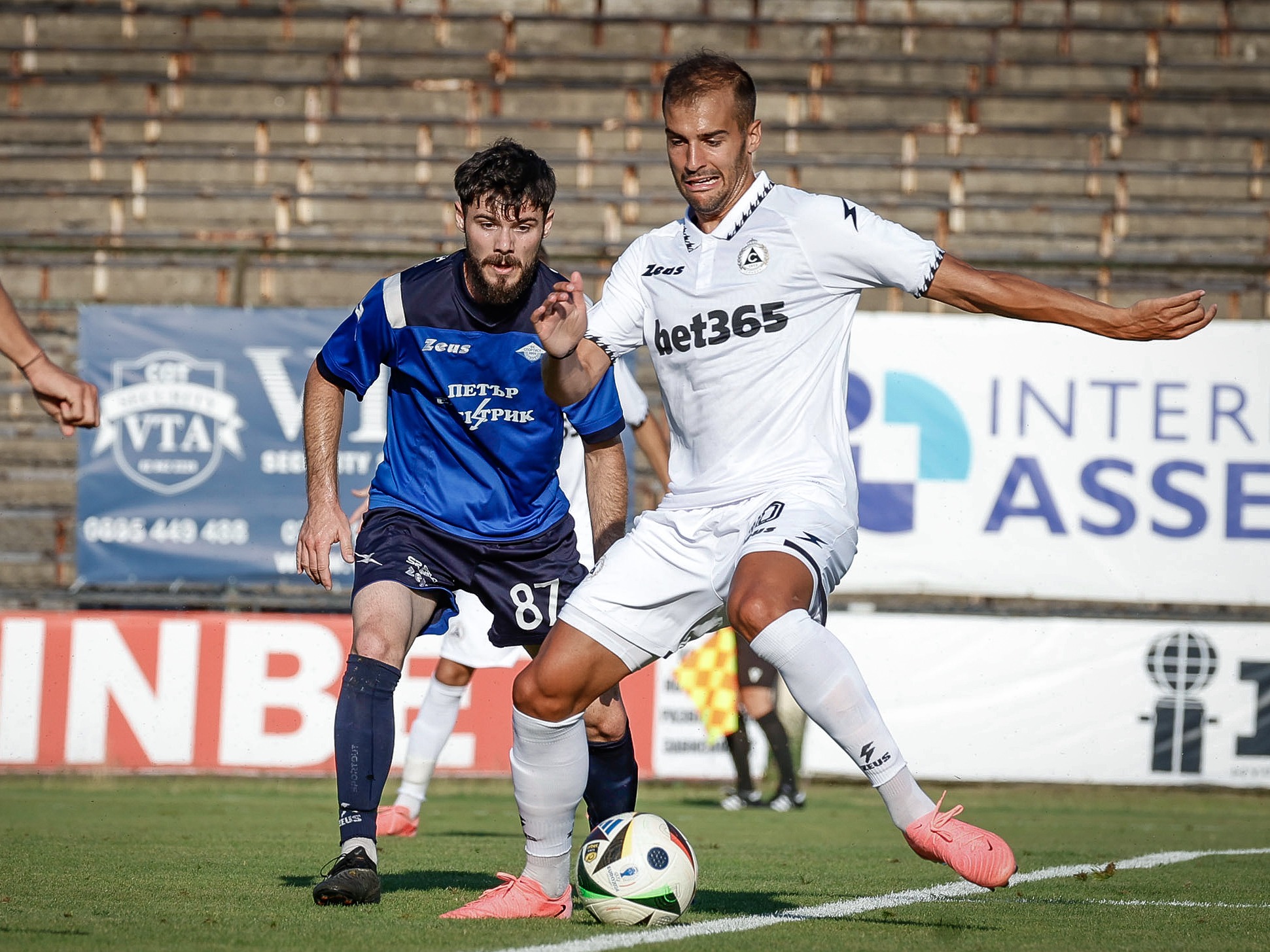 Славия с категоричен успех над Спортист, "белите" само с победи в подготовката